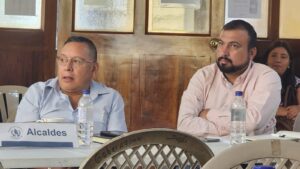 La ejecución de obras públicas esta a cargo de los alcaldes de los distinto municipios.
