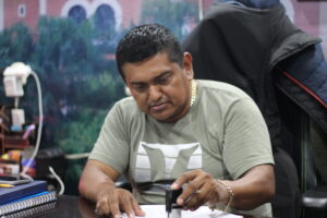 El alcalde Ovalle firmo el convenio mejoramiento camino rural San Antonio Suchitepéquez