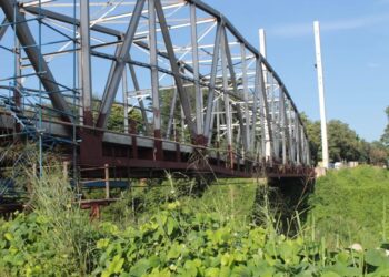 Gobernadora de Suchitepéquez verifica situación del puente Nahualate