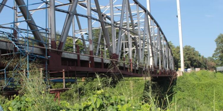 Gobernadora de Suchitepéquez verifica situación del puente Nahualate