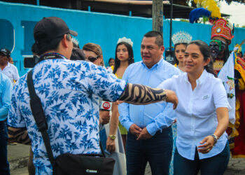 La gobernadora Mariana Enriquez participó en el desfile inaugural