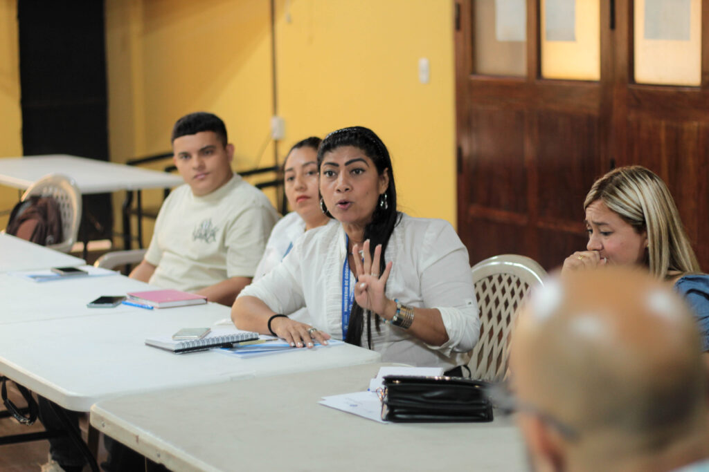 Personal de UPCV participa en la reunion.