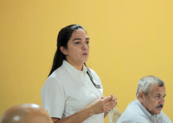 La Gobernadora Enriquez presidió la reunion.