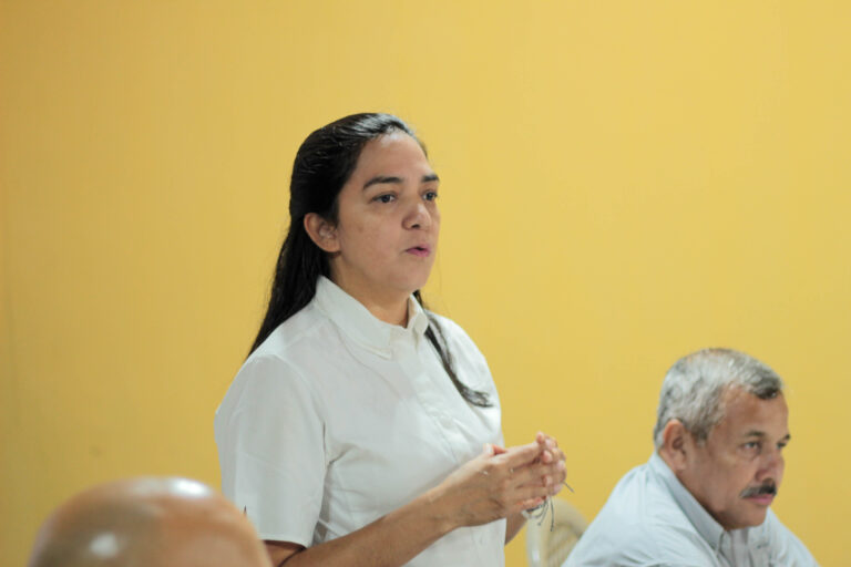 La Gobernadora Enriquez presidió la reunion.