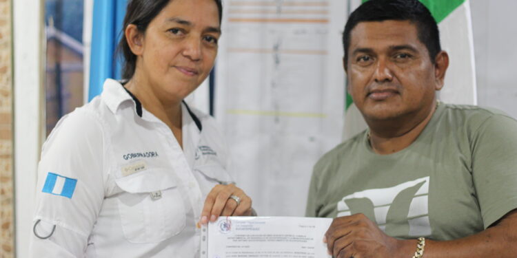 Se firmo el convenio para mejoramiento camino rural San Antonio SuchitepƩquez