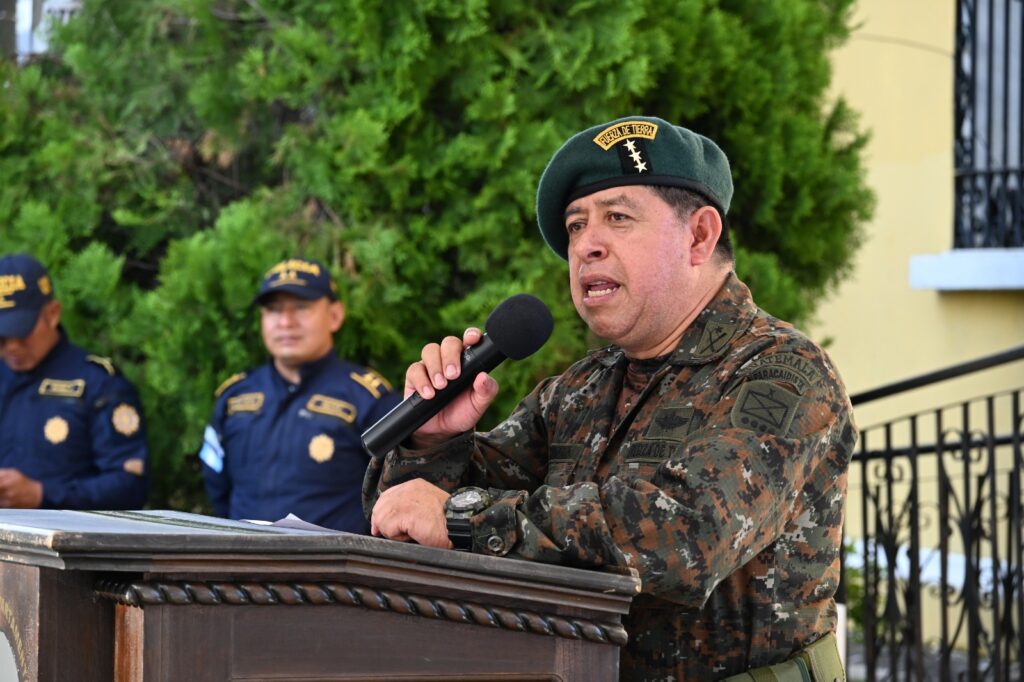 Coronel Manfredo Miranda se dirigio a la concurrencia con ocasión de la llegada de los agentes de PNC al Departamento de Suchitepéquez