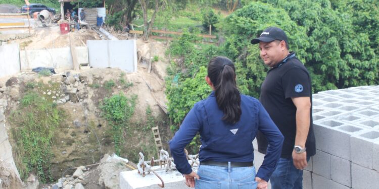 Avanza la construcción del puente en Aldea Día de Reyes, Santa Bárbara